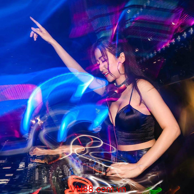 DJ trang moon