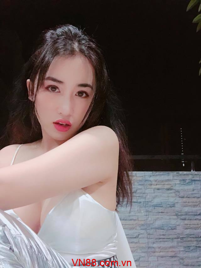 DJ trang moon