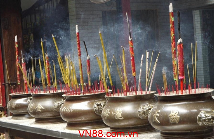 Mơ bát hướng đánh con gì